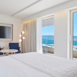 elegant-sea-view-bedroom (1)